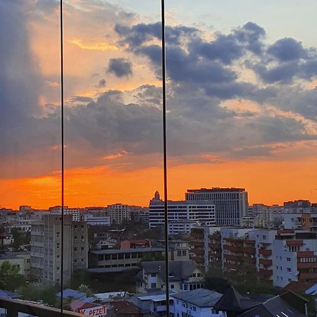 Lovely Apartment With City View Bukarest Kültér fotó
