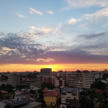 Lovely Apartment With City View Bukarest Kültér fotó