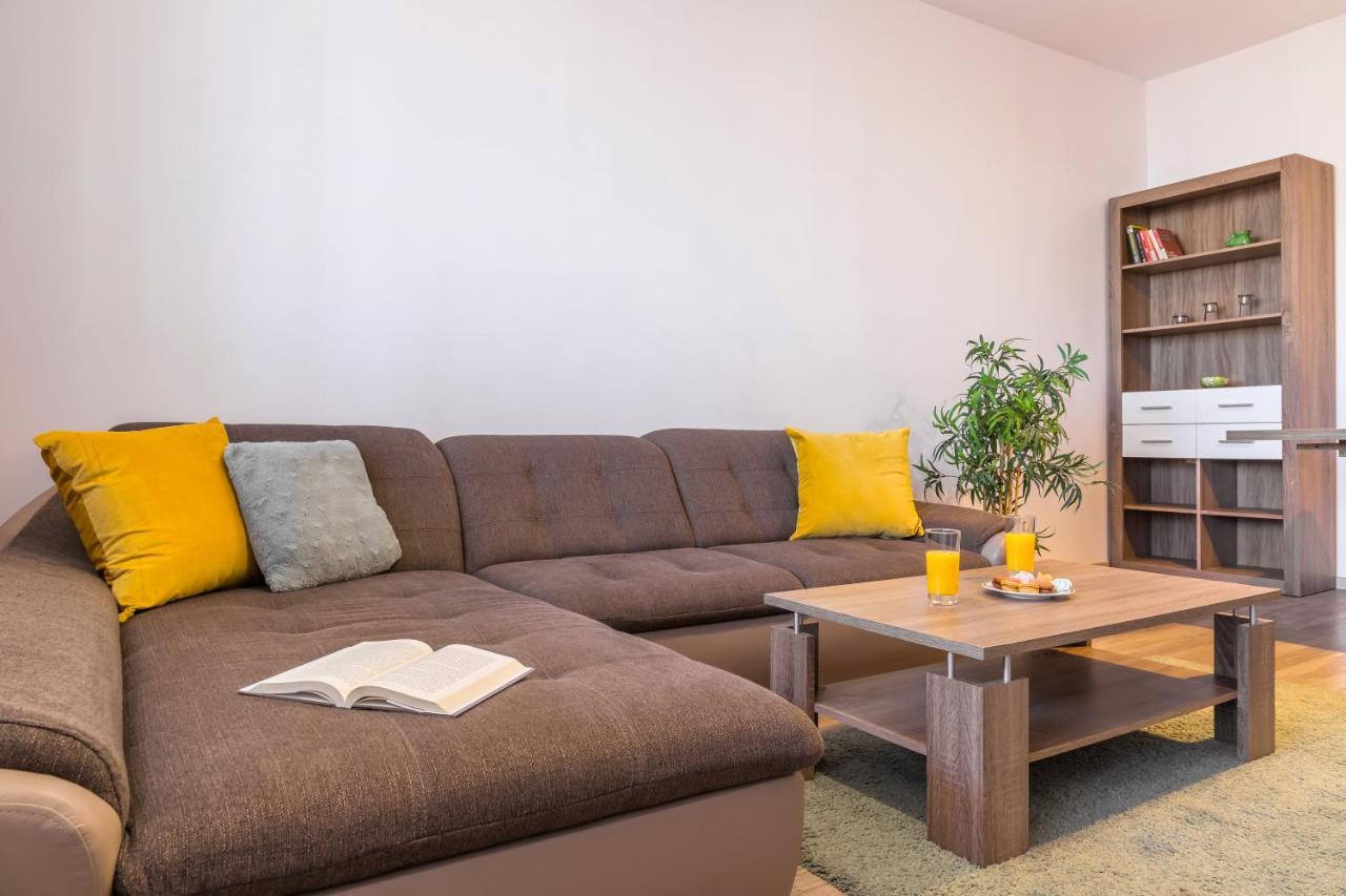Lovely Apartment With City View Bukarest Kültér fotó