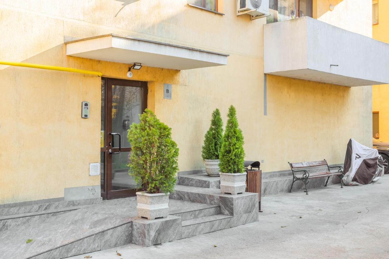 Lovely Apartment With City View Bukarest Kültér fotó