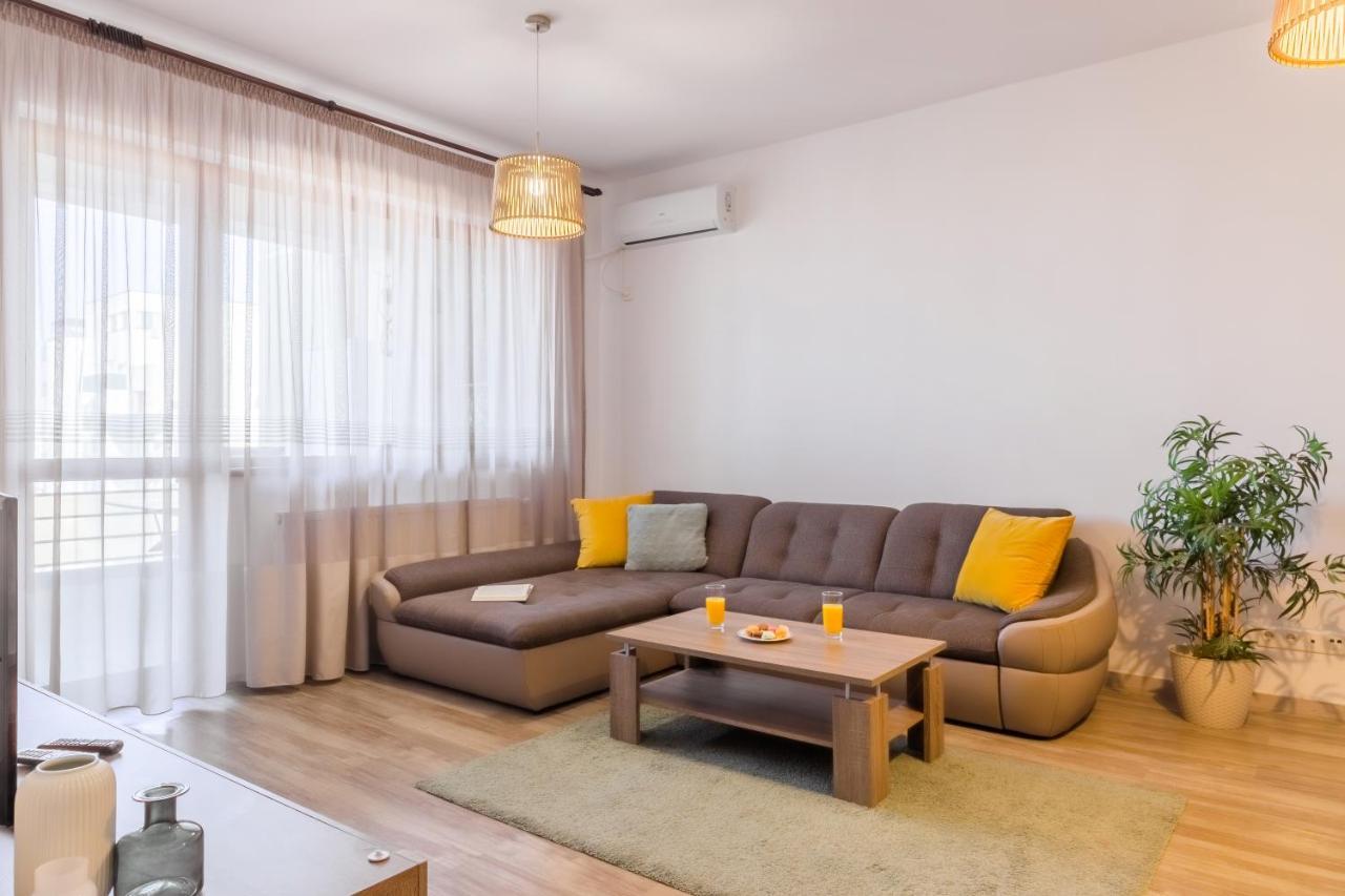 Lovely Apartment With City View Bukarest Kültér fotó