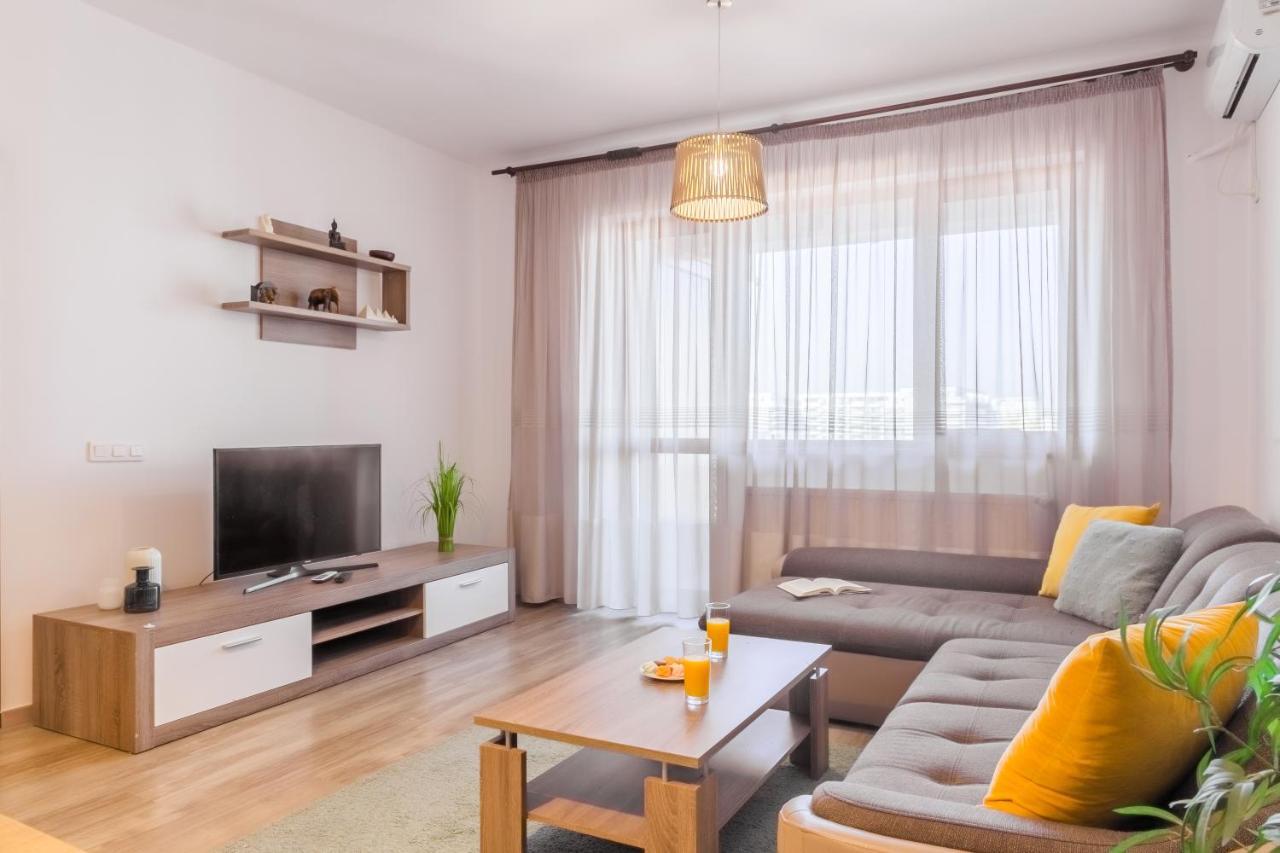 Lovely Apartment With City View Bukarest Kültér fotó