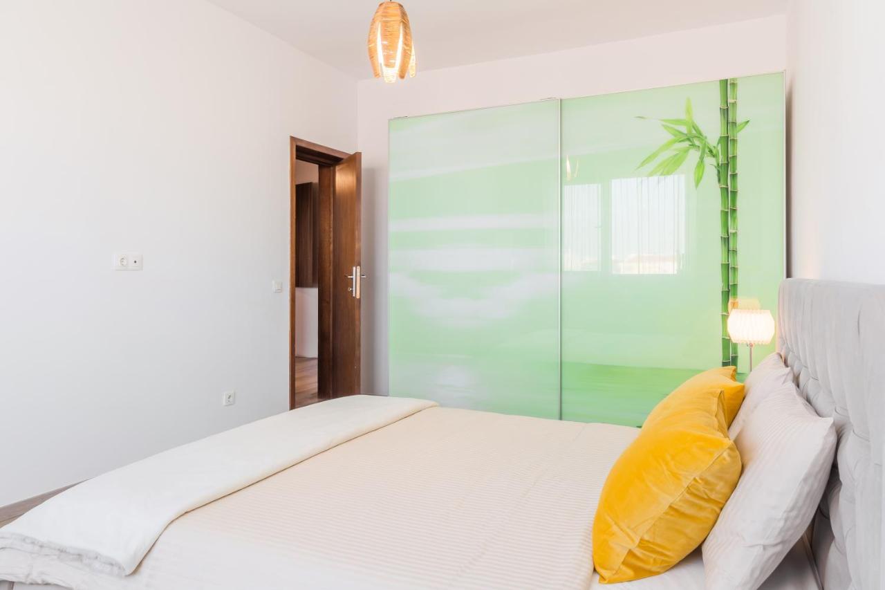 Lovely Apartment With City View Bukarest Kültér fotó