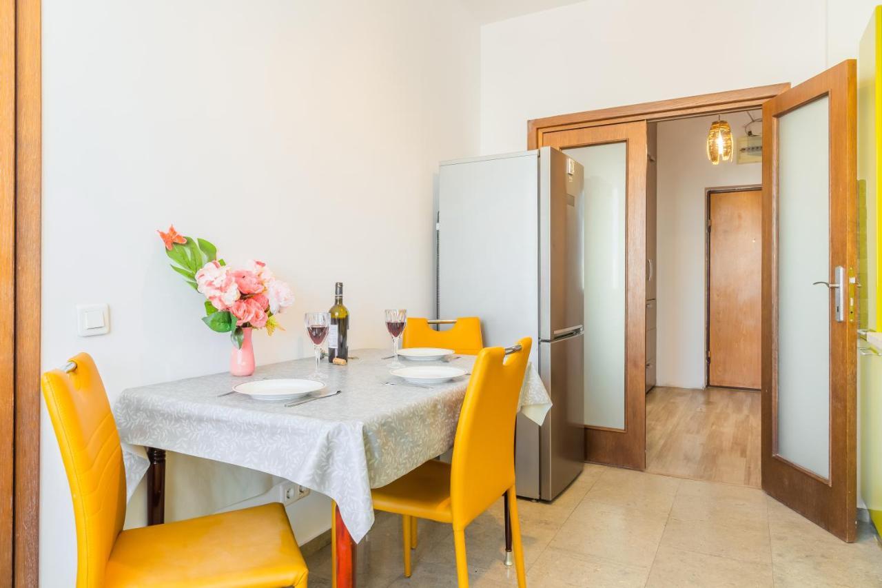 Lovely Apartment With City View Bukarest Kültér fotó