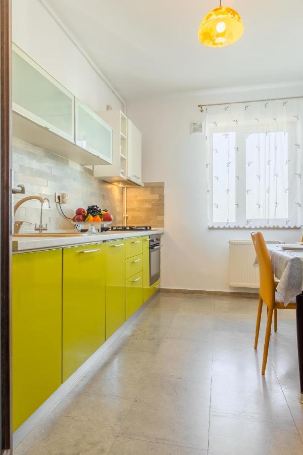 Lovely Apartment With City View Bukarest Kültér fotó