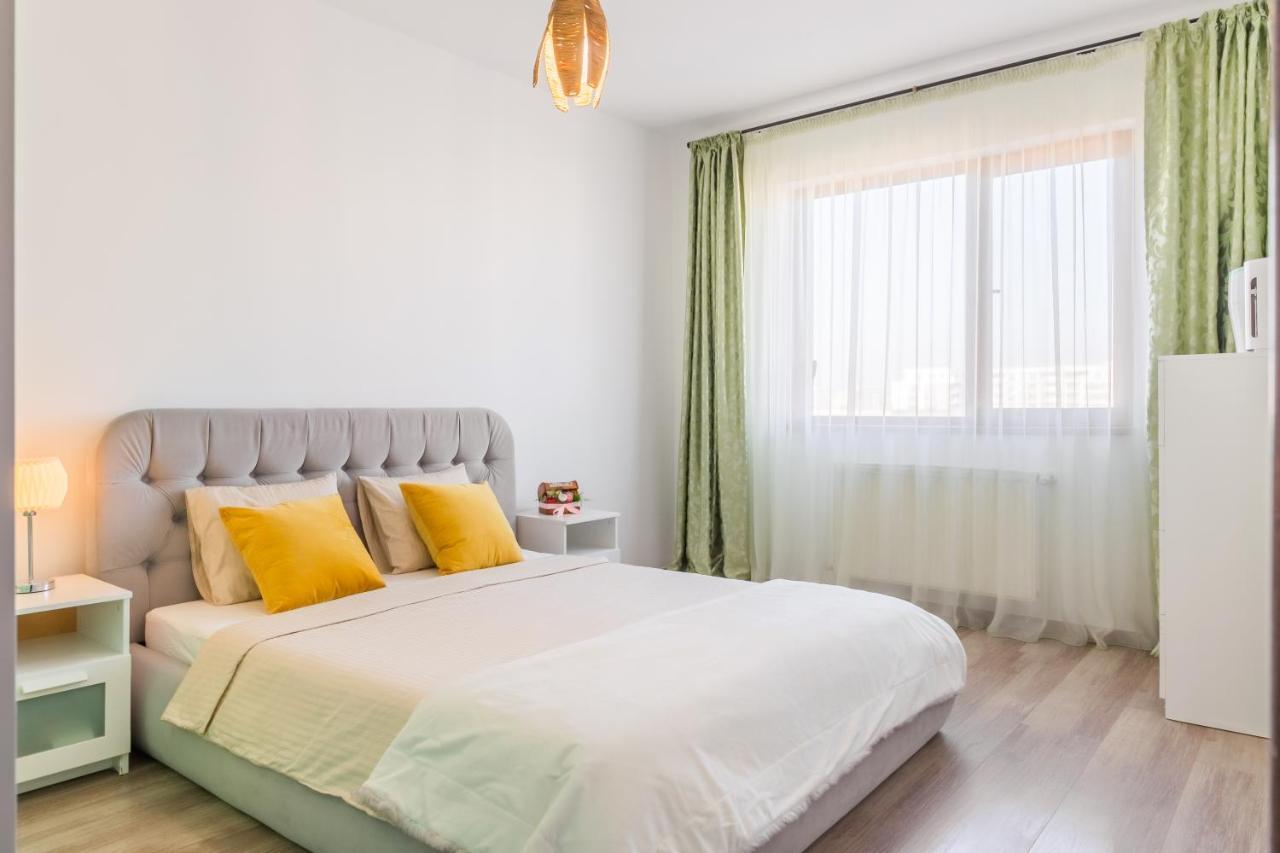Lovely Apartment With City View Bukarest Kültér fotó