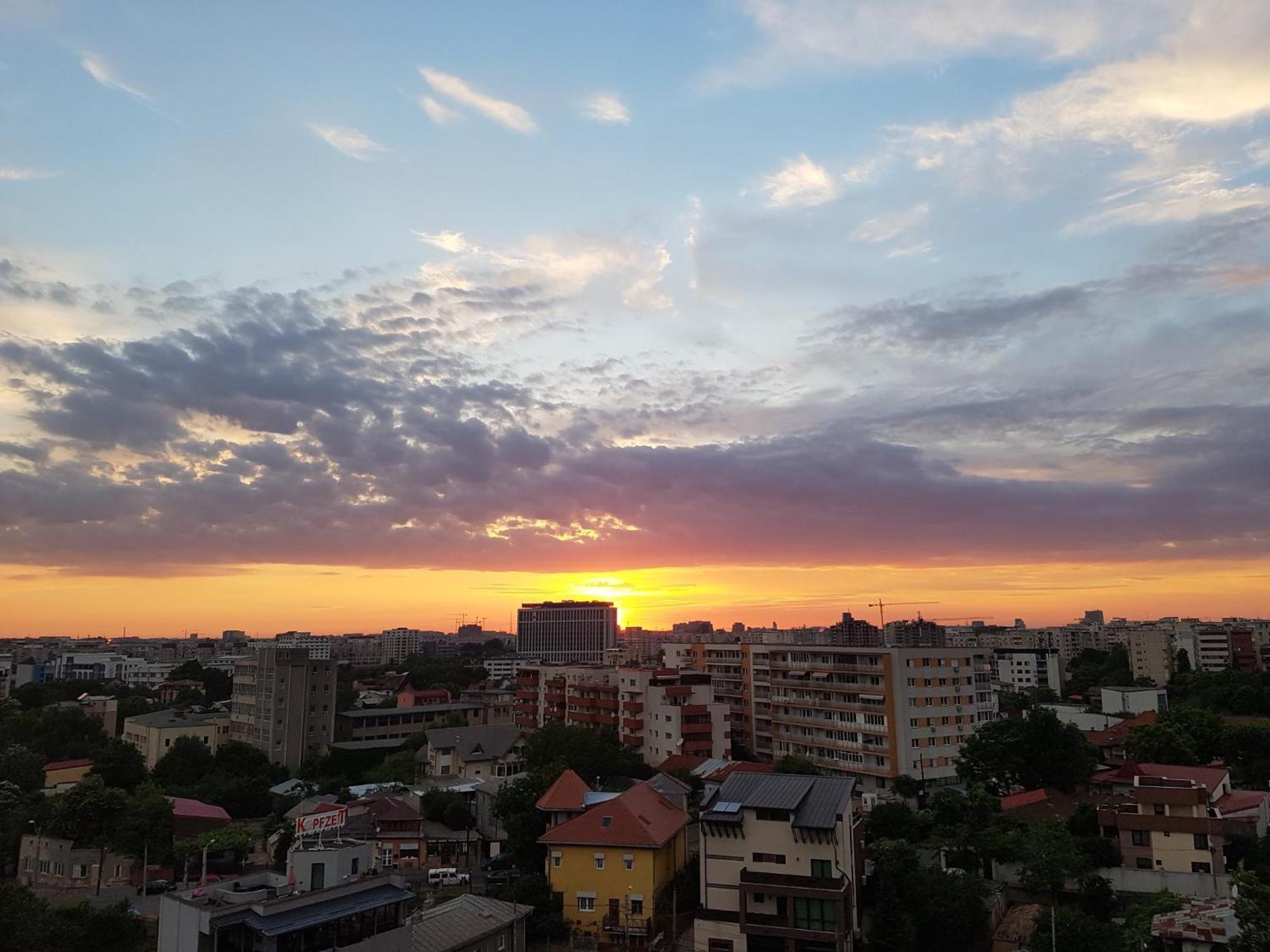 Lovely Apartment With City View Bukarest Kültér fotó